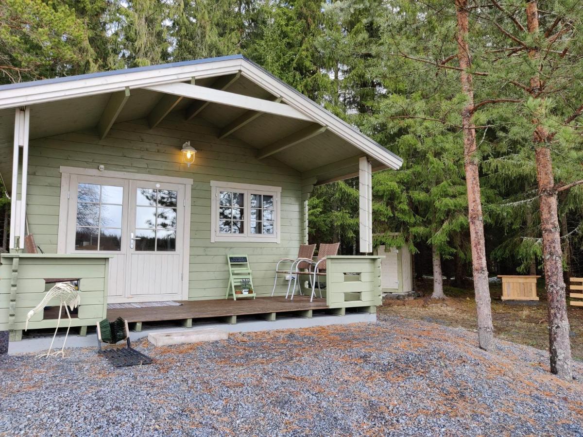 Отель Satukurki-Vierasmaja - Simple And Cute Cabin Састамала Экстерьер фото