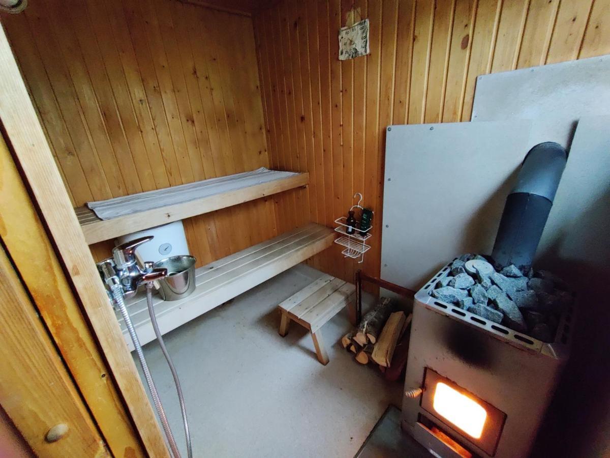 Отель Satukurki-Vierasmaja - Simple And Cute Cabin Састамала Экстерьер фото