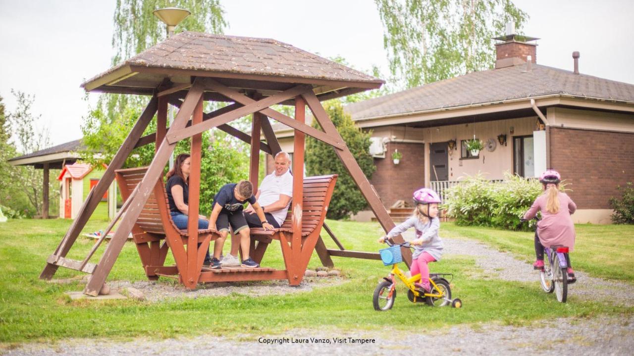 Отель Satukurki-Vierasmaja - Simple And Cute Cabin Састамала Экстерьер фото